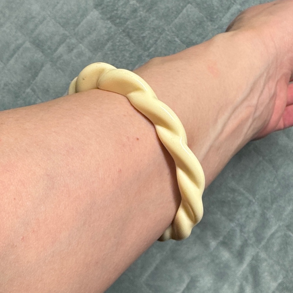 Vintage Plastic Bangle Bracelet, Cream, Scalloped, Retro, Boho